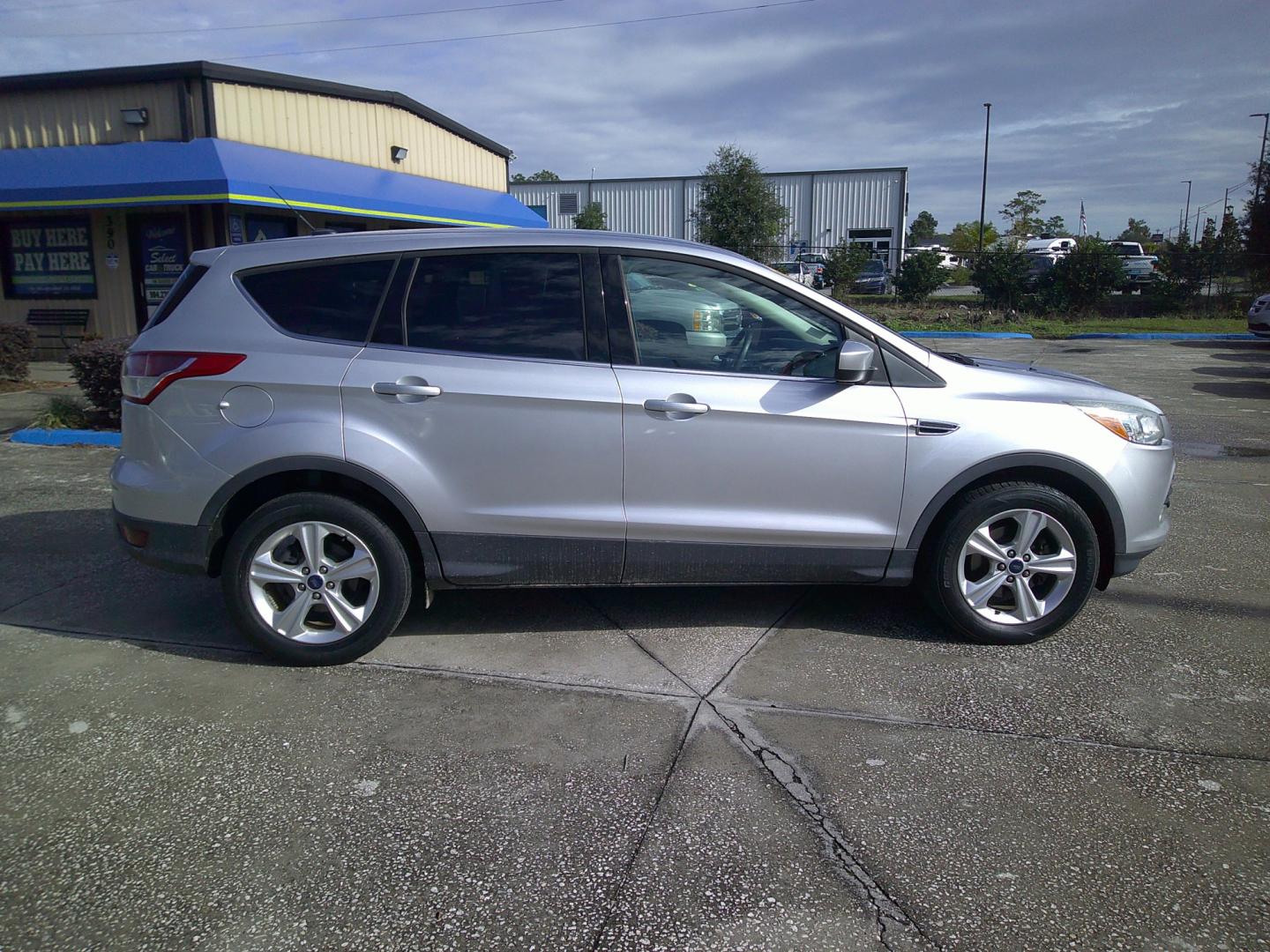 2015 SILVER FORD ESCAPE SE (1FMCU0GX7FU) , located at 10405 Abercorn Street, Savannah, GA, 31419, (912) 921-8965, 31.988262, -81.131760 - Photo#2